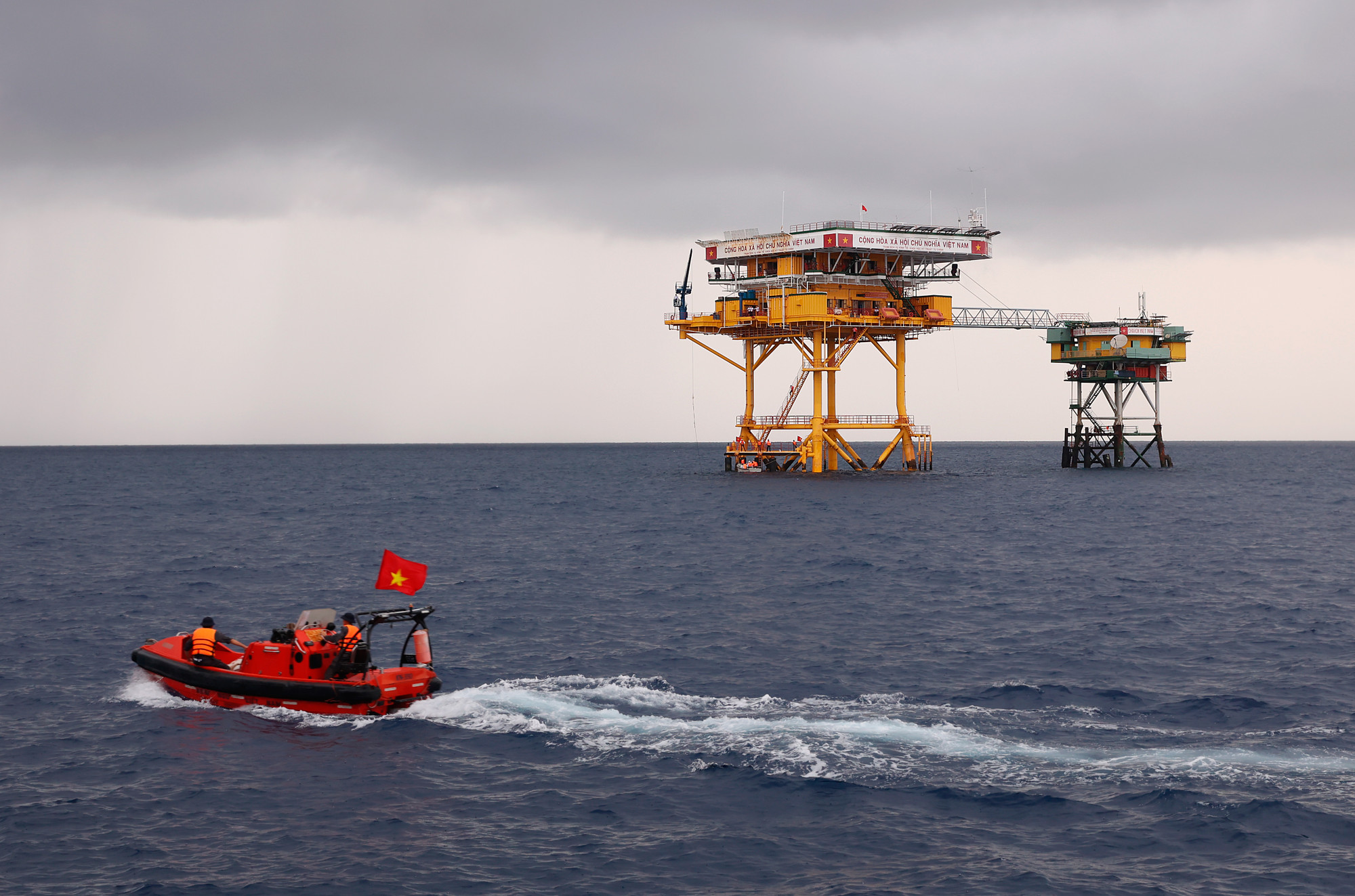 Nhà giàn DK1 Tu Chinh 1.JPG