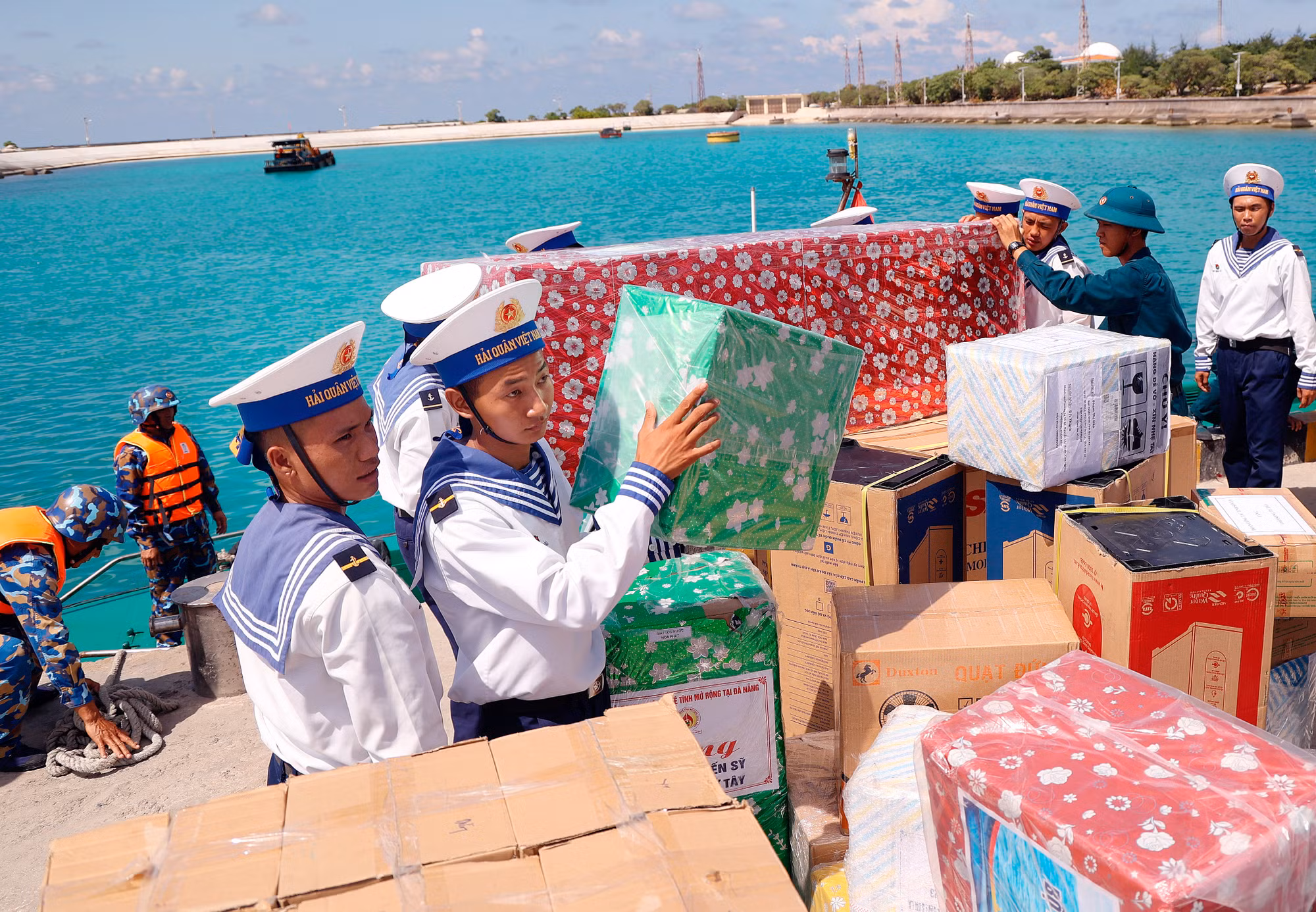 Hanh trinh Truong Sa 8B.JPG