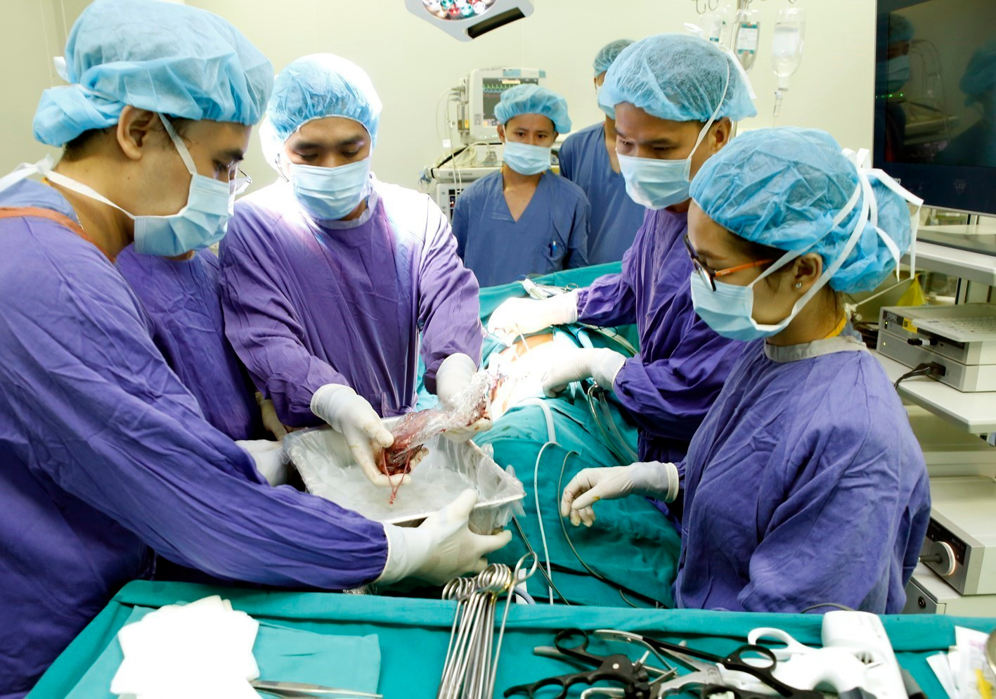 6-55 nam thuc hien Di chuc Chu tich HCM.jpg