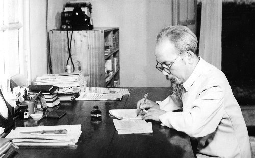 1-55 nam thuc hien Di chuc Chu tich HCM.jpg