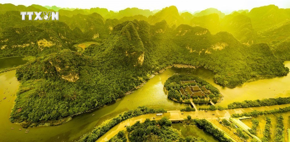 Bến thuyền Tràng An trong nắng mùa thu vàng. Ảnh: Minh Đức - TTXVN vna_potal_10_nam_quan_the_danh_thang_trang_an_duoc_unesco_ghi_danh_la_di_san_van_hoa_va_thien_nhien_the_gioi_7337280.jpg