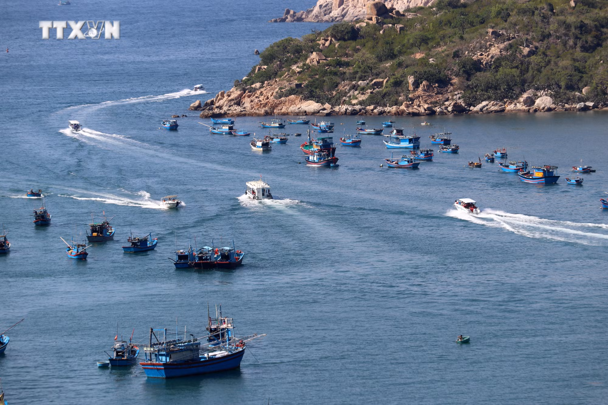 vna_potal_du_lich_viet_nam_kham_pha_lang_du_lich_vinh_hy_-_ninh_thuan_7474486.jpg