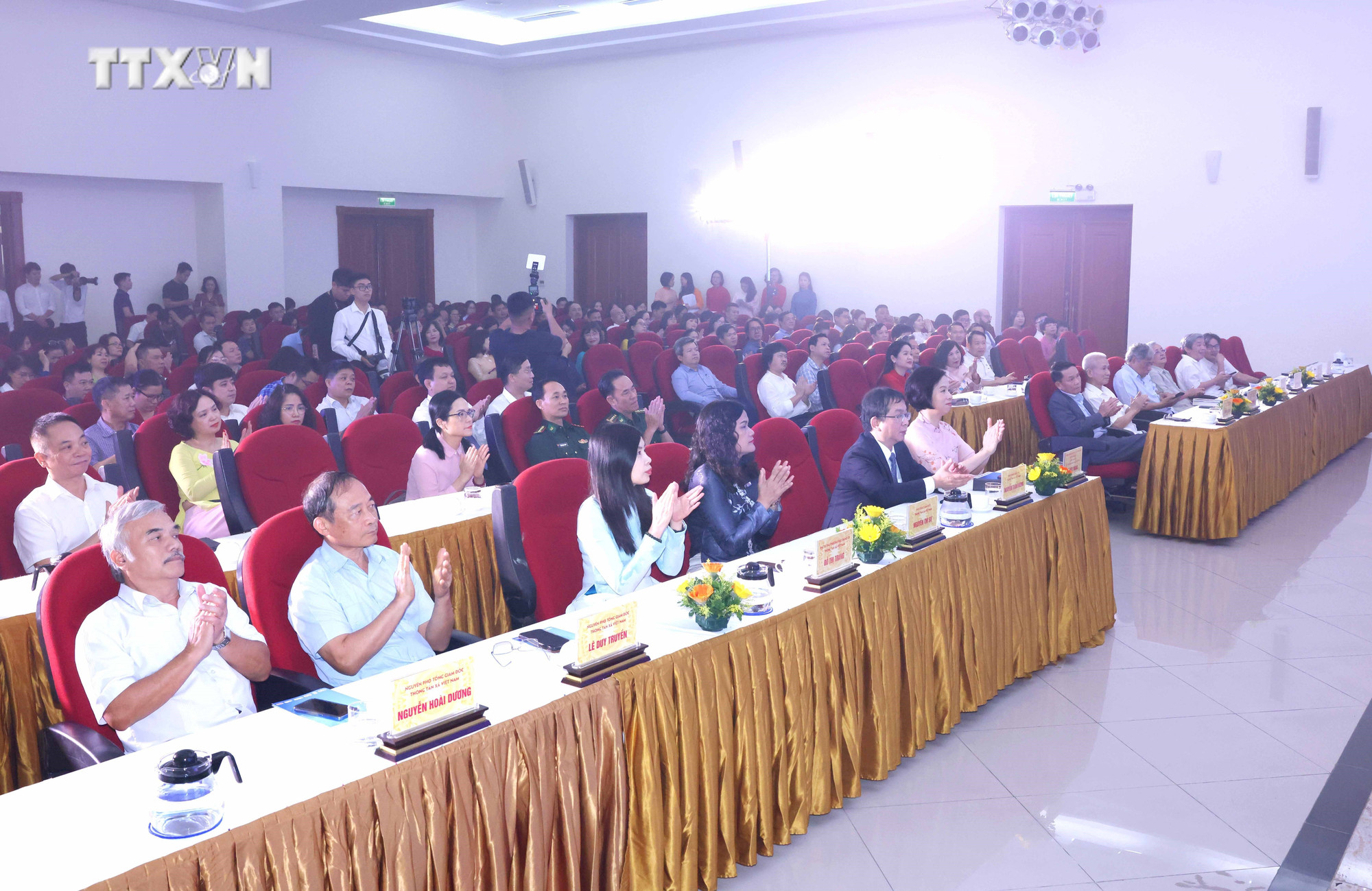 Đại biểu dự Lễ trao Giải thưởng Báo chí Thông tấn xã Việt Nam năm 2023. Ảnh: Phương Hoa - TTXVN vna_potal_le_trao_giai_thuong_bao_chi_thong_tan_xa_viet_nam_nam_2023_7342319.jpg