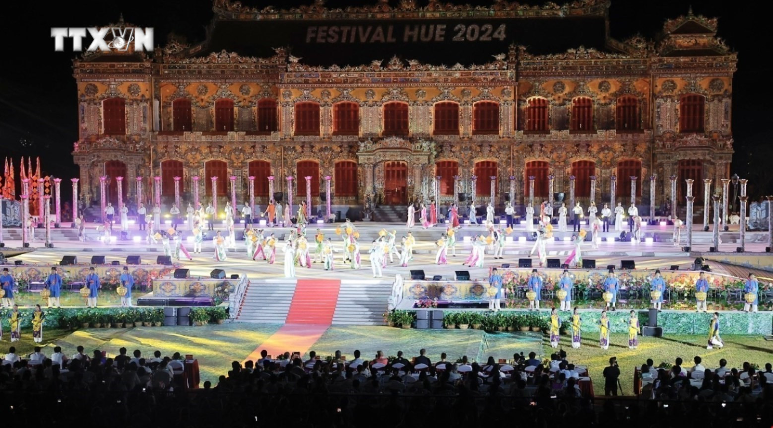 Quang cảnh Lễ bế mạc. Ảnh: Minh Quyết - TTXVN vna_potal_be_mac_festival_hue_2024_7427647.jpeg