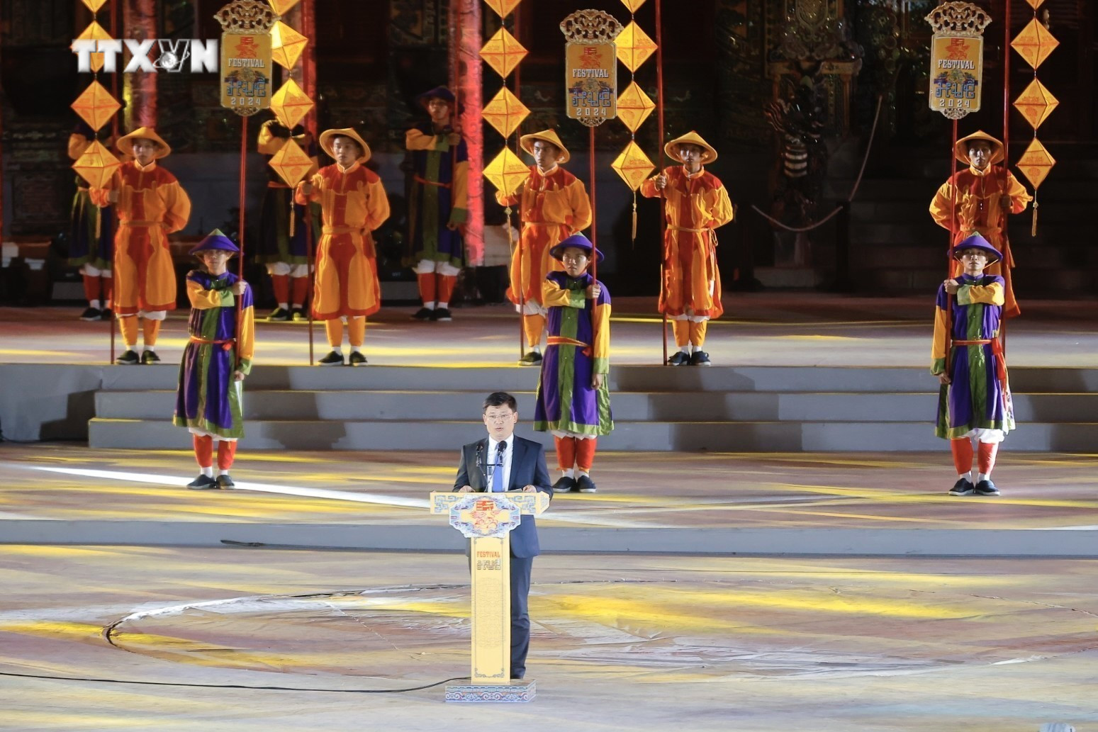 Phó Chủ tịch Thường trực UBND tỉnh Thừa Thiên Huế Nguyễn Thanh Bình, Trưởng ban Tổ chức Festival Huế 2024 phát biểu bế mạc. Ảnh: Minh Quyết - TTXVN vna_potal_be_mac_festival_hue_2024_7427577.jpeg