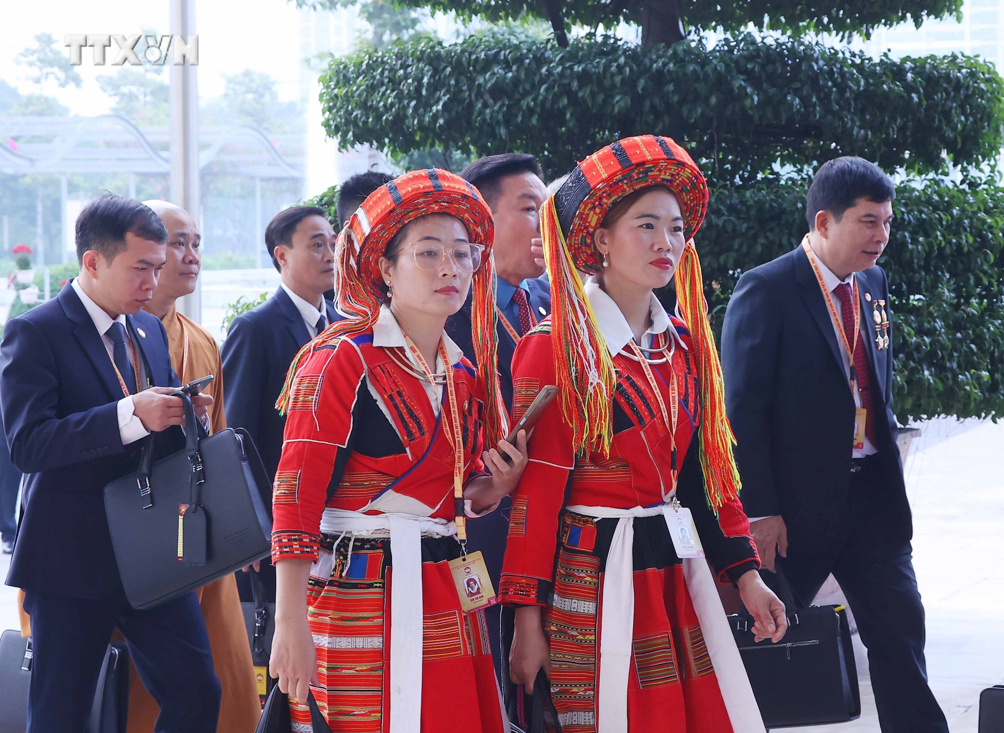 Các đại biểu đến dự Phiên khai mạc trọng thể Đại hội X Mặt trận Tổ quốc Việt Nam. Ảnh: TTXVN vna_potal_khai_mac_trong_the_dai_hoi_x_mat_tran_to_quoc_viet_nam_7655331.jpg
