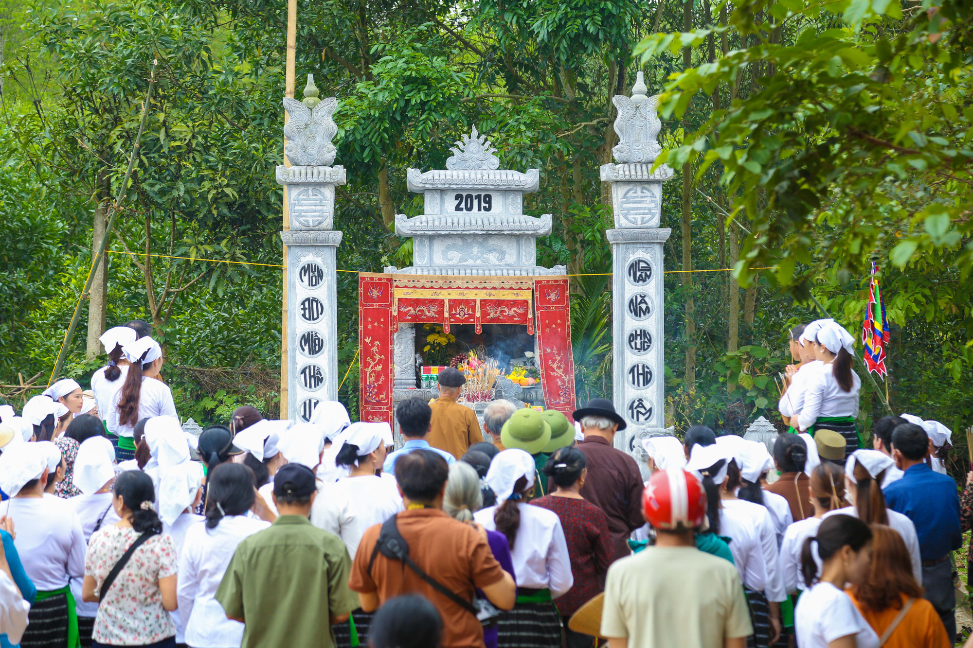 Cúng thần Mó và làm lễ bốc Mó thường diễn ra vào dịp mồng 10/3 (âm lịch) hàng năm, nếu hạn hán kéo dài có thể lễ cúng vào mồng 10/6 (âm lịch). 8. Cúng thần Mó và làm lễ bốc mó thường diễn ra vào dịp mồng 10.3 (âm lịch) hàng năm (3).JPG