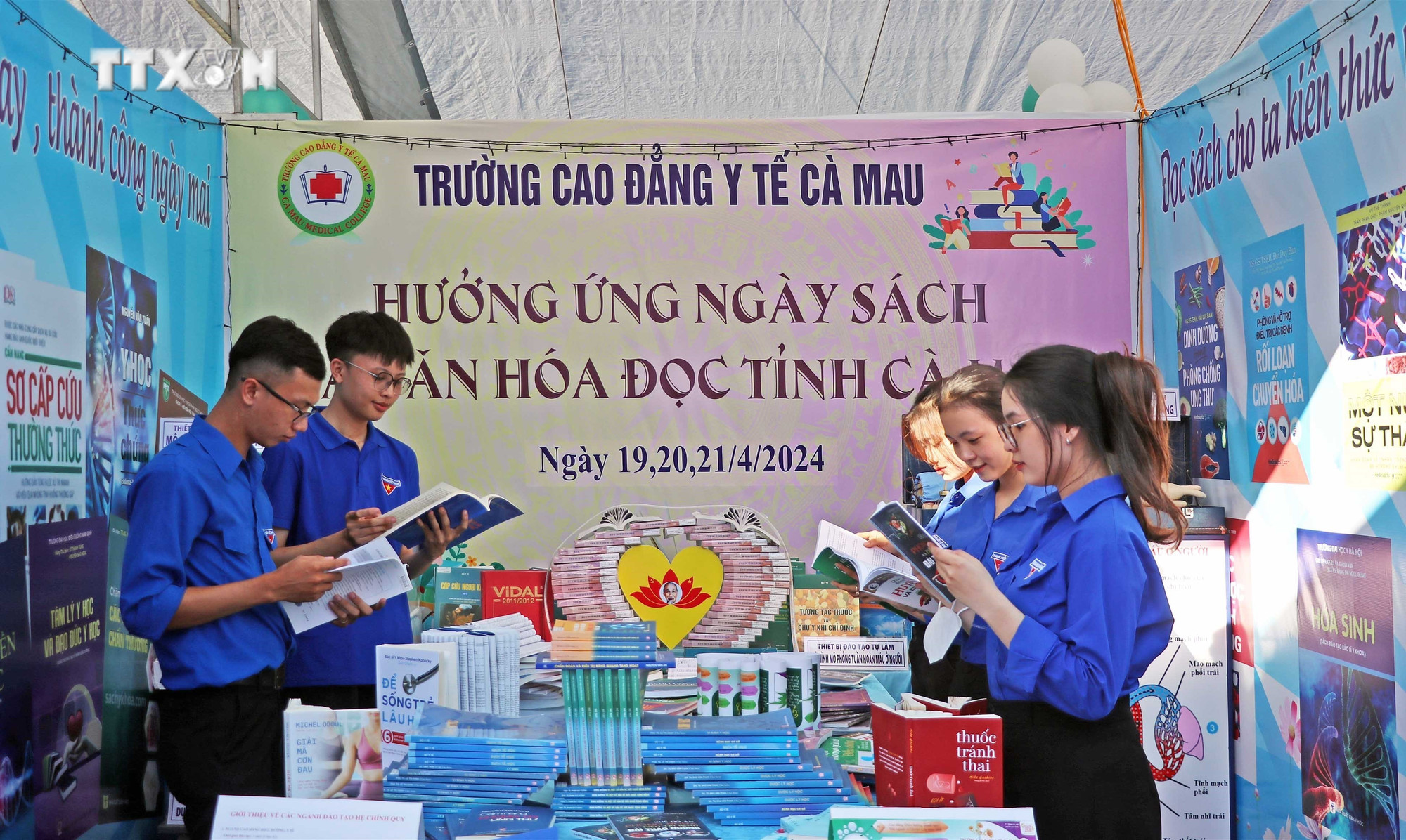 Ngày Sách và Văn hóa đọc năm 2024 sẽ tạo sự lan tỏa tình yêu với sách, thúc đẩy phát triển hơn nữa văn hóa đọc sách, đặc biệt là trong giới trẻ. Ảnh: Huỳnh Anh - TTXVN vna_potal_ca_mau_khai_mac_ngay_sach_va_van_hoa_doc_nam_2024_7331520.jpg