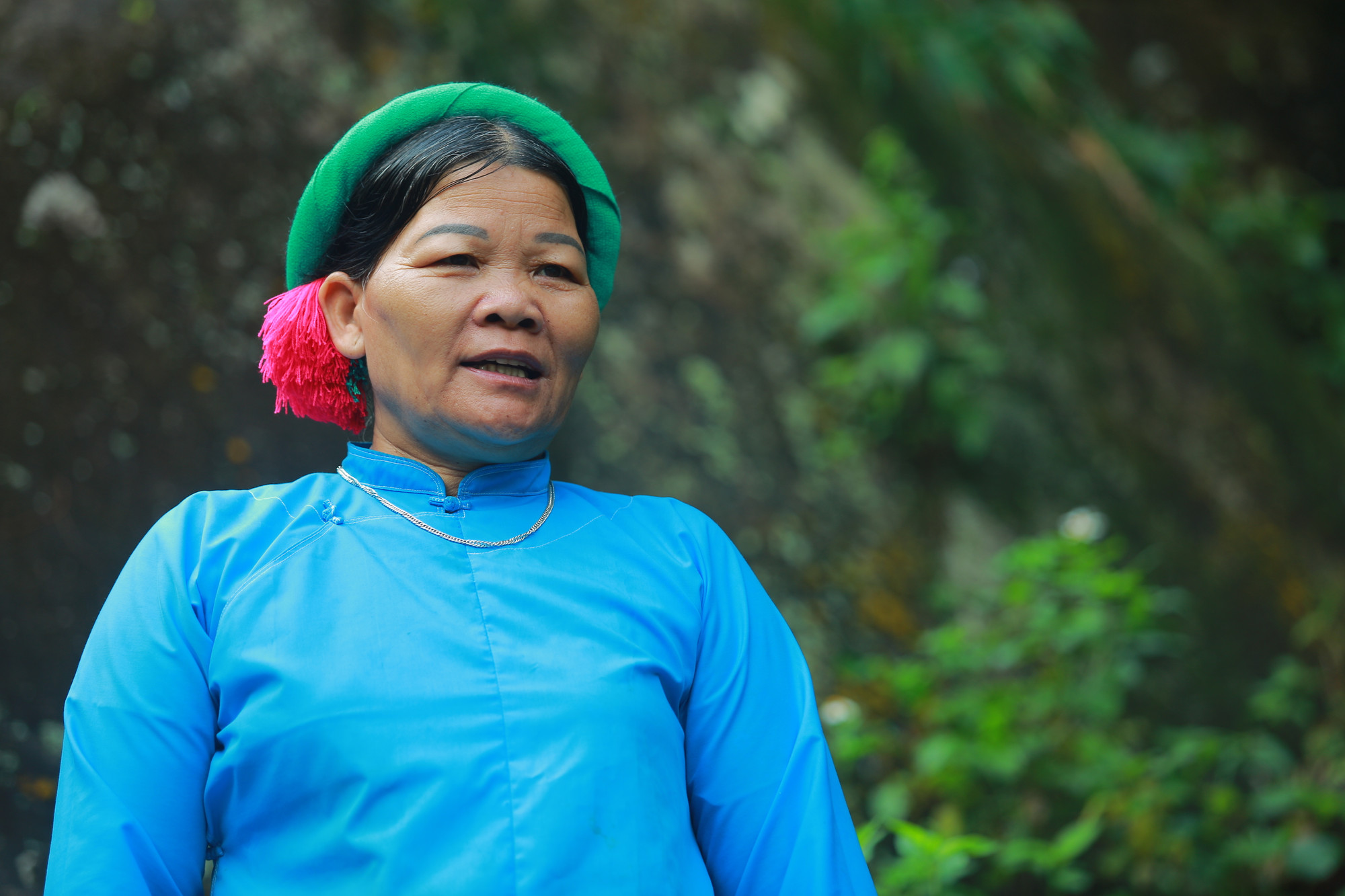 Phụ nữ Sán Chỉ trong bộ trang phục truyền thống để hát giao duyên. Ảnh: Phương Anh 4 (2).JPG