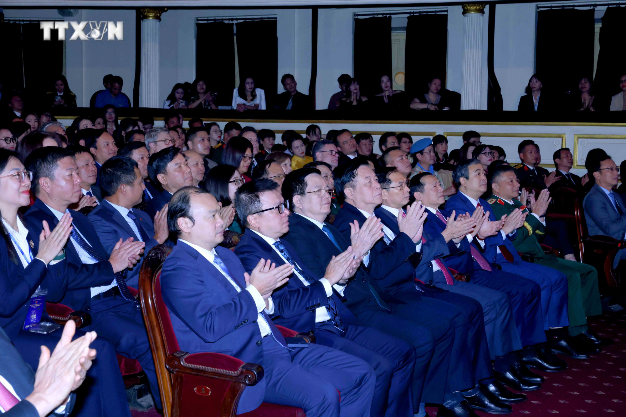 Đại biểu dự Lễ trao giải thưởng toàn quốc về thông tin đối ngoại lần thứ 10. Ảnh: Phương Hoa - TTXVN vna_potal_le_trao_giai_thuong_toan_quoc_ve_thong_tin_doi_ngoai_lan_thu_10_7737086.jpg