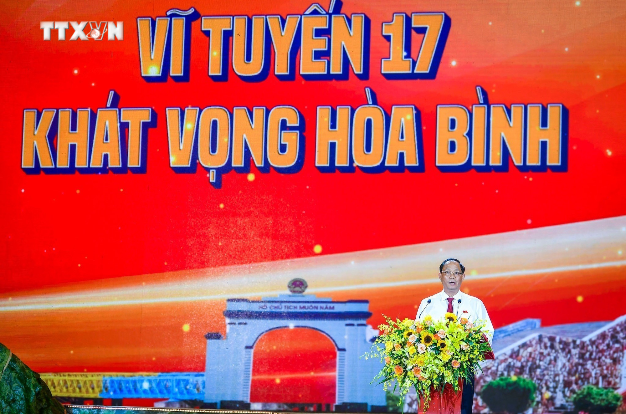 Phó Chủ tịch Quốc hội Trần Quang Phương phát biểu tại chương trình. Ảnh: Nguyên Linh - TTXVN vna_potal_chuong_trinh_nghe_thuat_dac_biet_“vi_tuyen_17_–_khat_vong_hoa_binh”_7542037.jpg