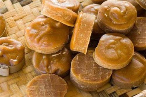 Đường Thốt nốt - đặc sản An Giang. Ảnh:nld.com.vn thotnot7.jpg
