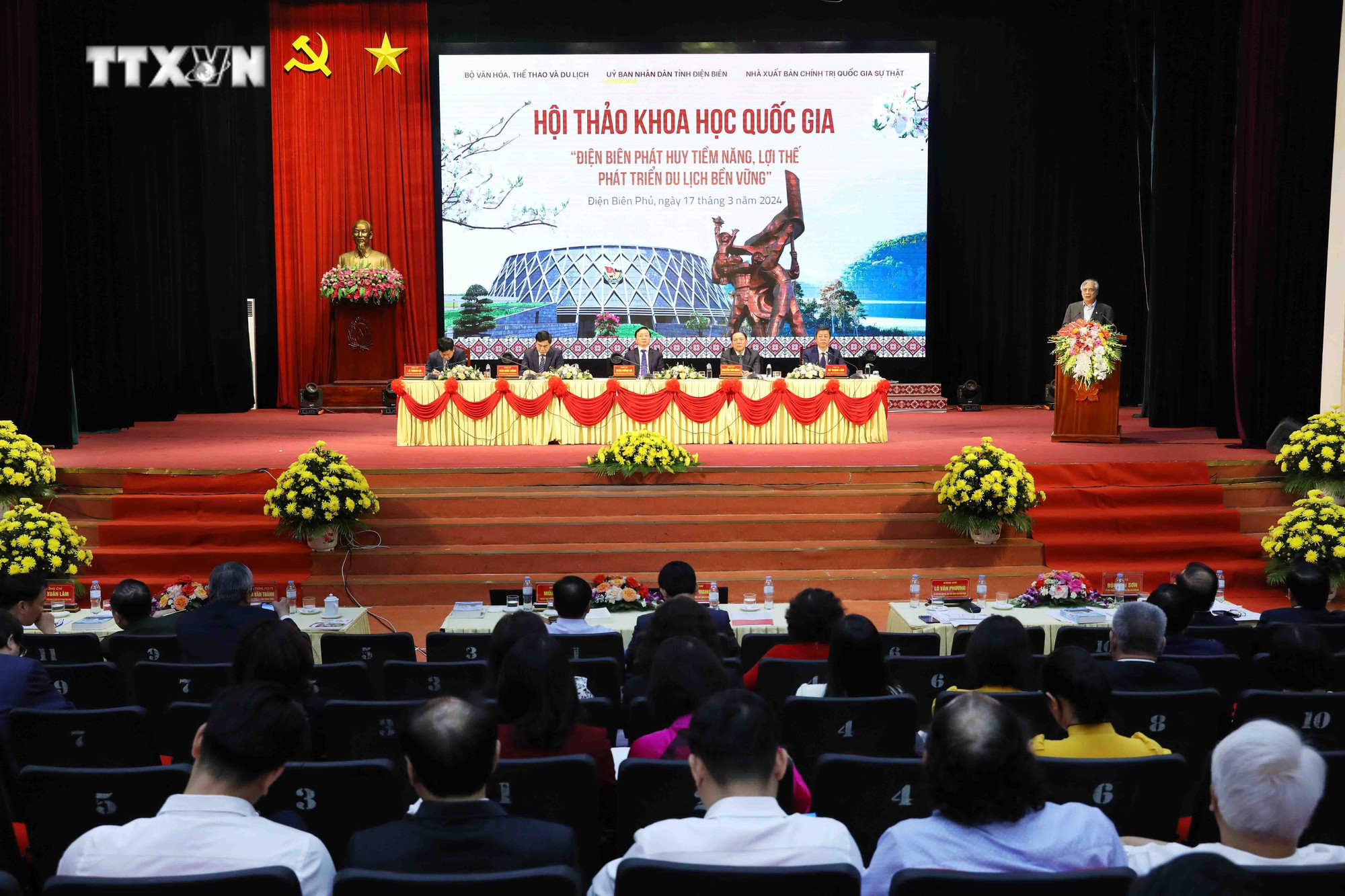 Toàn cảnh Hội thảo “Điện Biên phát huy tiềm năng, lợi thế phát triển du lịch bền vững”. Ảnh: Trung Kiên - TTXVN vna_potal_dien_bien_phat_huy_tiem_nang_loi_the_phat_trien_du_lich_ben_vung_7275316.jpg
