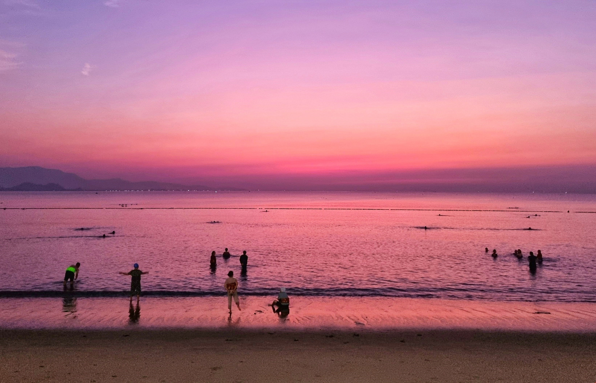 Vẻ đẹp lúc bình minh trên biển Bình Sơn (thành phố Phan Rang - Tháp Chàm, Ninh Thuận). Ảnh: Nguyễn Thành - TTXVN potal-du-lich-trai-nghiem-thien-nhien-thu-hut-du-khach-den-ninh-thuan-7936431.jpg