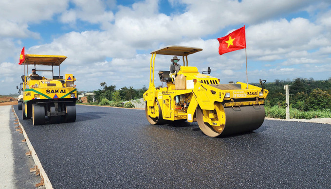 Thi công cao tốc Khánh Hòa - Buôn Ma Thuột (Đắk Lắk), tuyến đường chiến lược nối rừng và biển. Ảnh: Hoài Thu a37-dak-lak.jpg