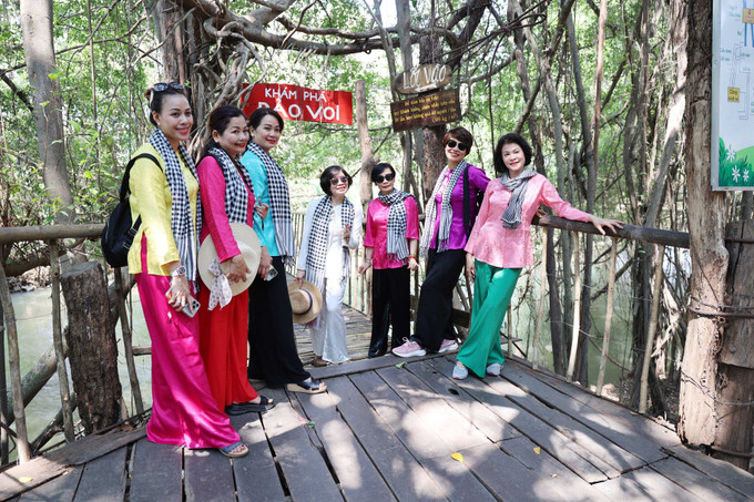 Với nhiều lợi thế về cảnh quan, văn hóa, con người và truyền thống lịch sử, tỉnh Đắk Lắk chú trọng phát triển du lịch. Ảnh: Hoài Thu a27-dak-lak.jpg