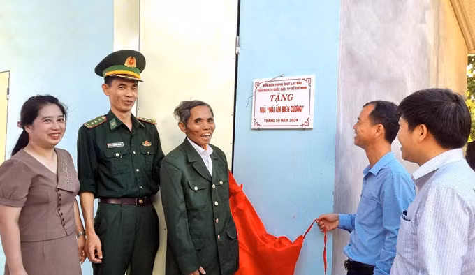 5-xoa-nha-tam-anh-nguyen-linh.jpg