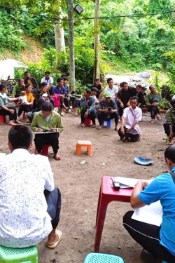 Người Mông ở bản Phá Mựt ‘giữ lửa’ chi bộ dưới tán rừng săng lẻ