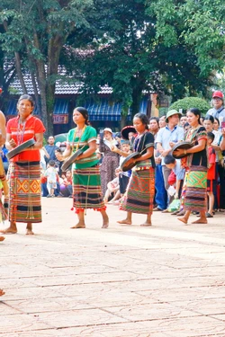 96 năm thành lập Đảng: 'Thầm lặng' đưa chủ trương của Đảng đến với đồng bào