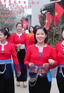 Cử tri xứ Mường rộn ràng trong ngày hội non sông