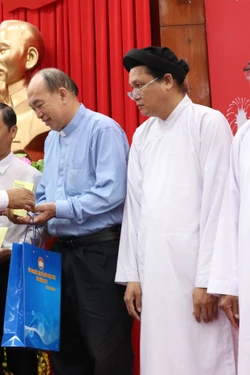 Tôn vinh chức sắc, chức việc và người có uy tín trong đồng bào các dân tộc thiểu số tiêu biểu