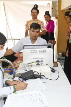 Điện Biên tăng cường 108 cán bộ y tế về tuyến xã