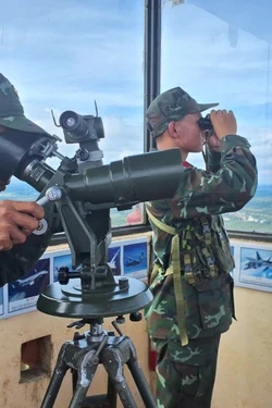 Những người lính giữ bình yên cho bầu trời Tổ quốc trên đỉnh Hàm Rồng
