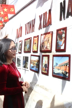 Phố cổ Bao Vinh 'thức giấc' trong sắc Tết