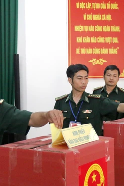 100% cử tri tại 5 điểm bầu cử sớm tỉnh Lâm Đồng hoàn thành nghĩa vụ, trách nhiệm công dân