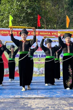 Sắc màu mới trong đời sống đồng bào dân tộc Cống ở Lai Châu