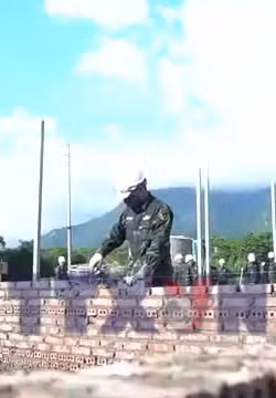 Lai Châu bàn giao 7 căn nhà đầu tiên cho người dân vùng lũ Mường Than