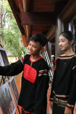 Khai mạc triển lãm ảnh chuyên đề 'Cồng chiêng - Di sản văn hóa đặc sắc của Tây Nguyên'