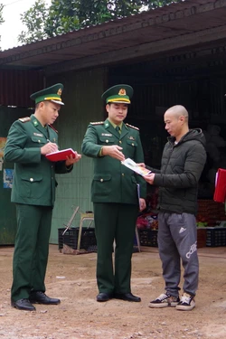 Tuyên truyền các thủ đoạn tội phạm mới cho đồng bào vùng biên