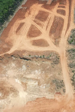 Xử phạt một cá nhân làm 'biến dạng đất'