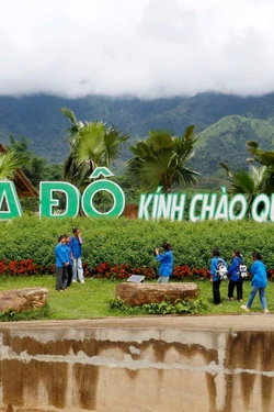 Di sản văn hóa Lào Cai - 'Mỏ vàng' phát triển du lịch