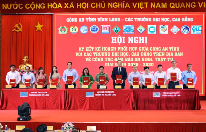 Công an tỉnh Vĩnh Long và các trường Đại học, Cao đẳng trên địa bàn ký kết kế hoạch phối hợp về công tác đảm bảo an ninh, trật tự giai đoạn 2025-2030.
