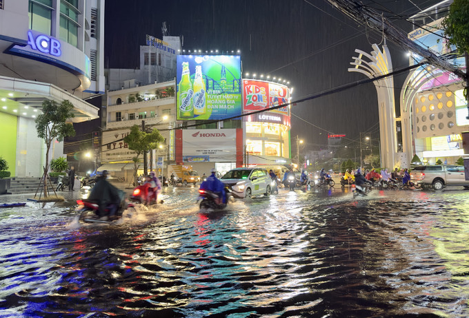 Một phần khu vực vòng xoay Đèn 4 Ngọn, thành phố Long Xuyên, An Giang ngập sâu trong nước (ảnh tư liệu). ngap-4725.jpg