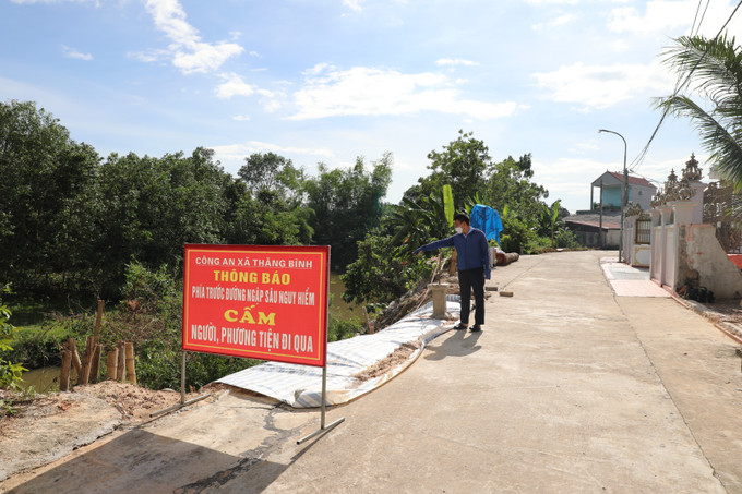 Sau khi xuất hiện điểm sạt, chính quyền địa phương đã gia cố tạm thời bằng cọc tre, đổ đất đá, chằng thép gai, phủ bạt và cắm biển cảnh báo, nhưng đây chỉ là giải pháp tạm thời. Sau khi xuất hiện điểm sạt, chính quyền địa phương đã gia cố tạm thời bằng cọc tre, đổ đất đá, chằng thép gai, phủ bạt và cắm biển cảnh báo, nhưng đây chỉ là giải pháp tạm thời.