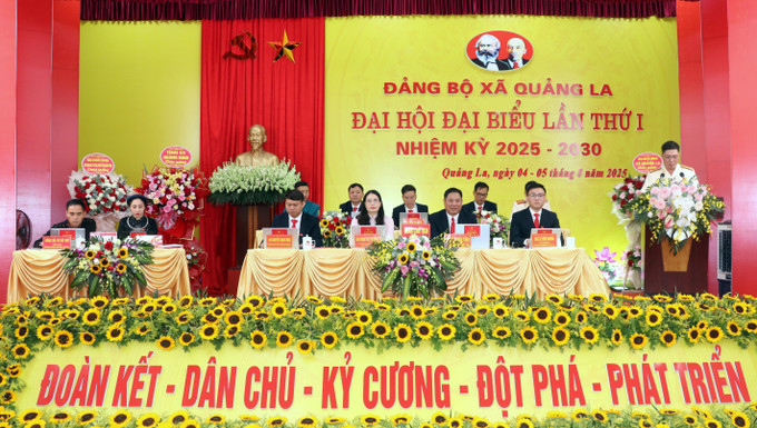 Đoàn Chủ tịch Đại hội. Đoàn Chủ tịch Đại hội.