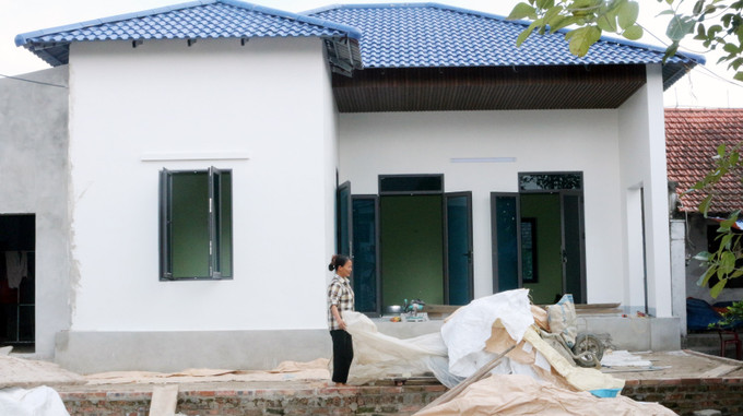 Ngôi nhà mới khang trang của gia đình chị Trần Thị Sa, xã Nam Lý, hoàn thành nhờ kinh phí hỗ trợ của Chương trình xóa nhà tạm, nhà dột nát. nha-11825.jpg