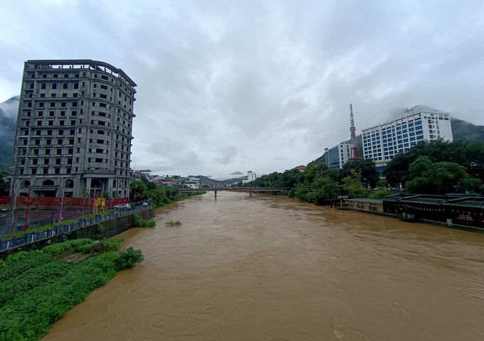 Mực nước sông Lô đang dâng cao. lu1-28625.jpg