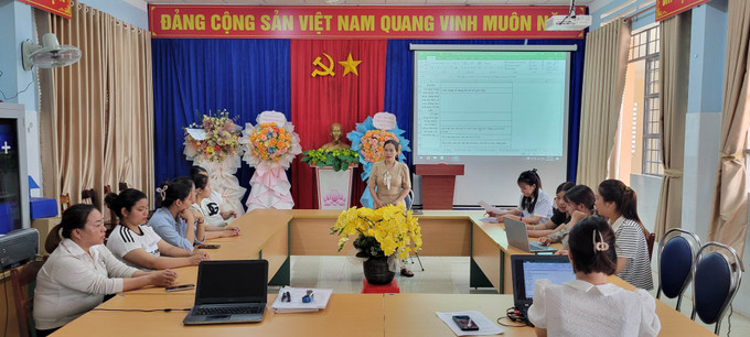 Tập thể giáo viên Trường Mầm non Vàng Anh, xã biên giới Ia Pnôn họp triển khai công tác chuẩn bị cho năm học mới 2025-2026. Ảnh: Hoài Nam/TTXVN Tập thể giáo viên Trường Mầm non Vàng Anh, xã biên giới Ia Pnôn họp triển khai công tác chuẩn bị cho năm học mới 2025-2026. Ảnh: Hoài Nam/TTXVN