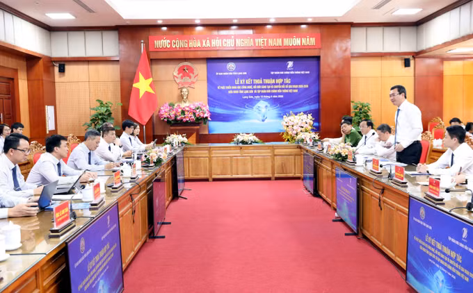 Chủ tịch UBND tỉnh Lạng Sơn Nguyễn Cảnh Toàn phát biểu tại lễ ký kết.