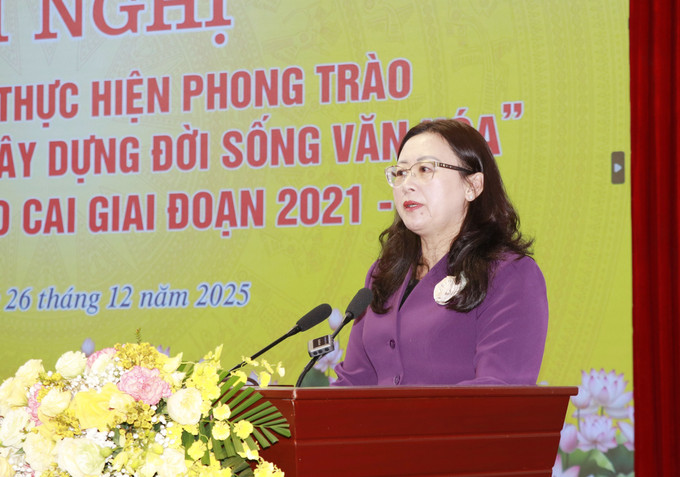 Phó Bí thư Tỉnh ủy, Chủ tịch Ủy ban Mặt trận Tổ quốc Việt Nam tỉnh Lào Cao Giàng Thị Dung phát biểu tại hội nghị.