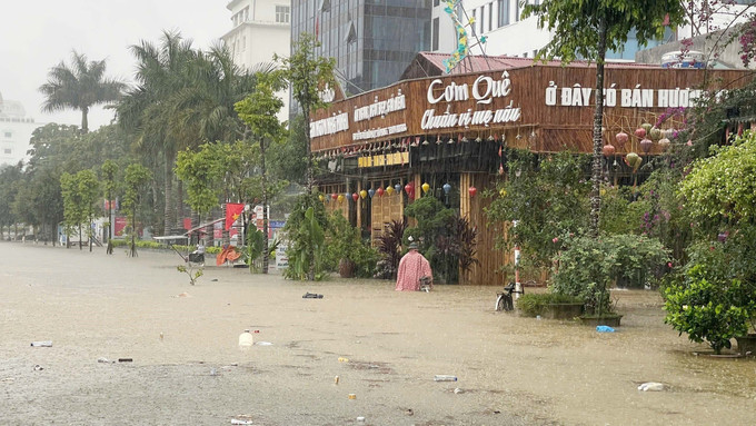 Nhiều đoạn đường, nhà dân tại thành phố Lai Châu bị ngập. Ảnh: TTXVN phát Nhiều đoạn đường, nhà dân tại thành phố Lai Châu bị ngập. Ảnh: TTXVN phát