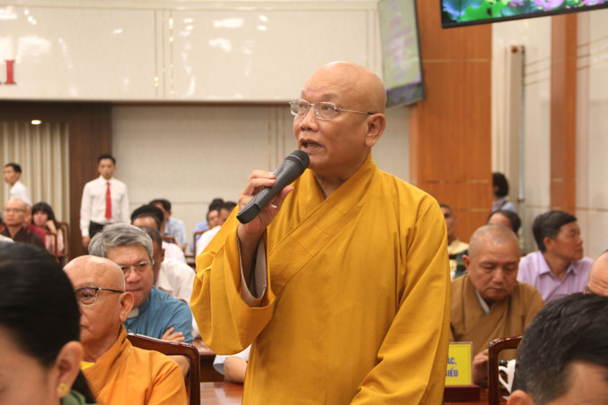 Đại diện chức sắc tôn giáo ở Đồng Nai phát biểu tại buổi họp mặt.