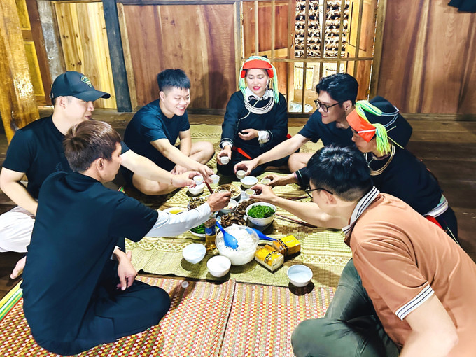 Bữa cơm với những món ăn đặc trưng của dân tộc Dao trong căn nhà mái rêu vùng biên giới Thanh Thủy (Tuyên Quang). Bữa cơm với những món ăn đặc trưng của dân tộc Dao trong căn nhà mái rêu vùng biên giới Thanh Thủy (Tuyên Quang).