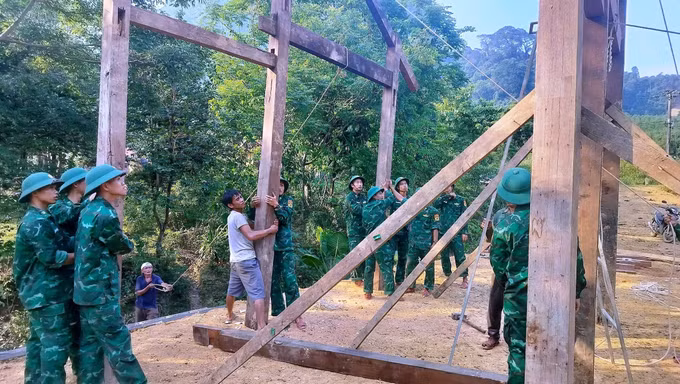 Qua chương trình "Thứ Bảy về bản" Bộ đội Biên phòng Quảng Trị đã thực hiện hơn 5.200 ngày công giúp dân với hơn 40 mô hình trọng điểm. Ảnh: TTXVN phát