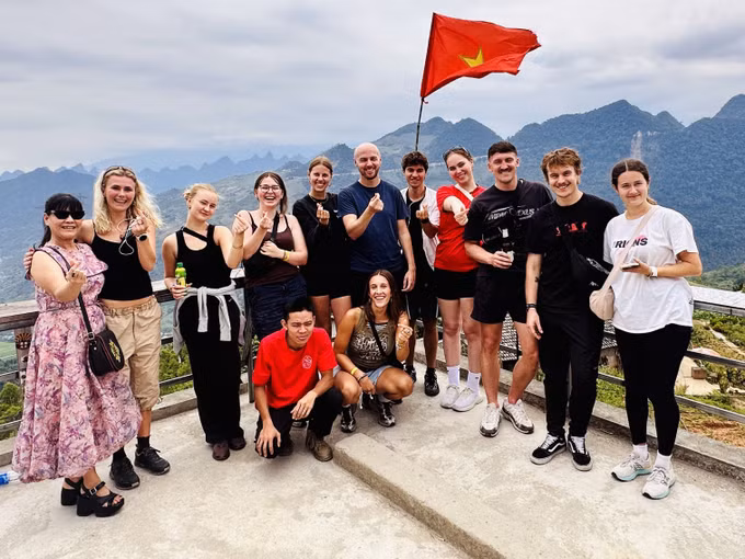 Khách du lịch quốc tế hào hứng khi khám phá Tuyên Quang.