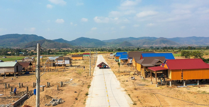 Khu tái định cư buôn Ma Giai, xã Đất Bằng huyện Krông Pa (tỉnh Gia Lai) khang trang, sạch đẹp. Ảnh: Hoài Nam/ TTXVN gia-lai2-29525.jpg